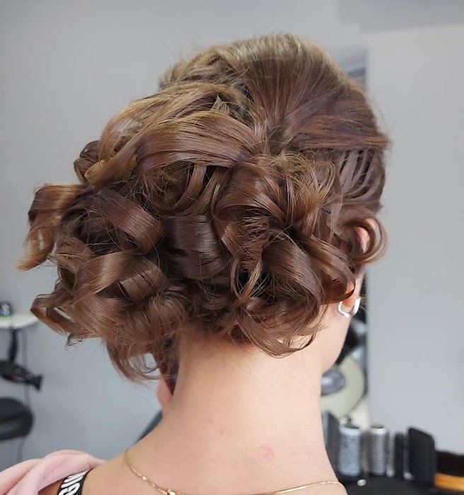 Fashion Studio Glamour І Фризьорски салон І Маникюр І Гел лак І Ноктопластика І Терапия и хидратация на косата | Веган бои