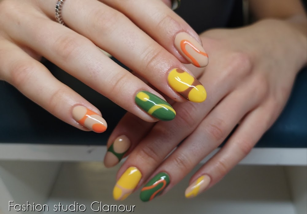 Fashion Studio Glamour І Фризьорски салон І Маникюр І Гел лак І Ноктопластика І Терапия и хидратация на косата | Веган бои