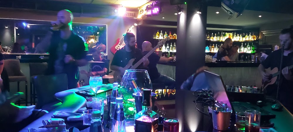 "The floor" - piano bar