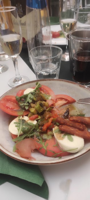 "Yuzhen Polah Pri Malak Bunardzhik" Restaurant