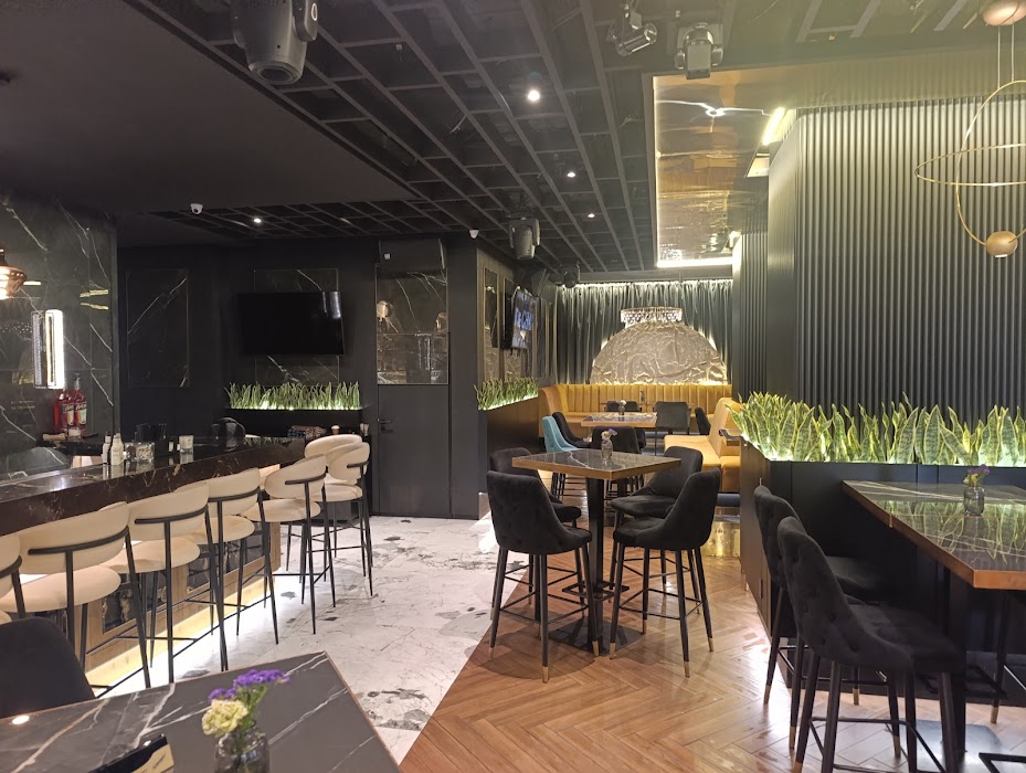 Largo bar and dinner