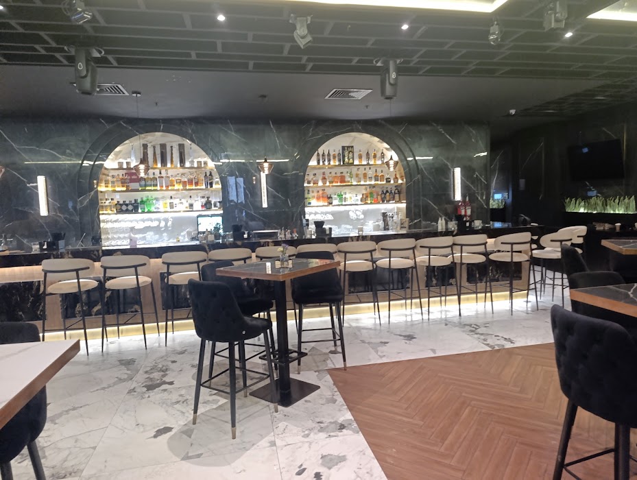Largo bar and dinner