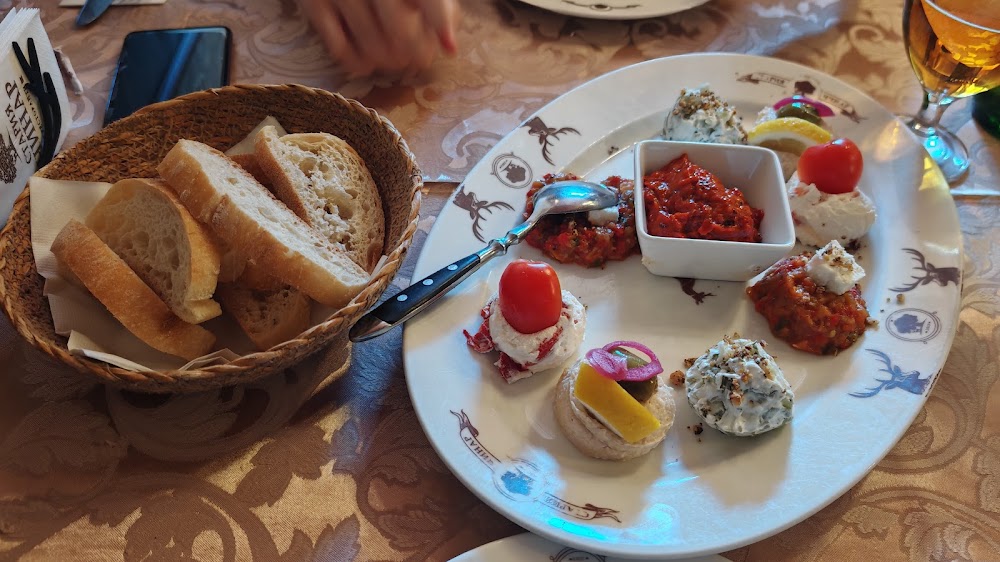 Restaurant "Staria Chinar"