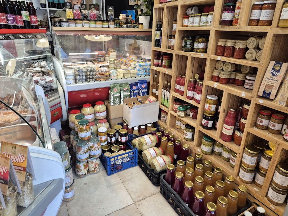 Месарница "От Хубавото", кв. Младост. Магазин за месо и млечни продукти.