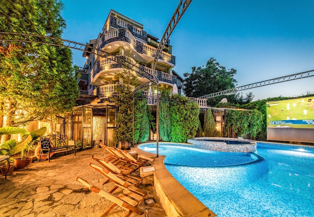 Boryana Hotel