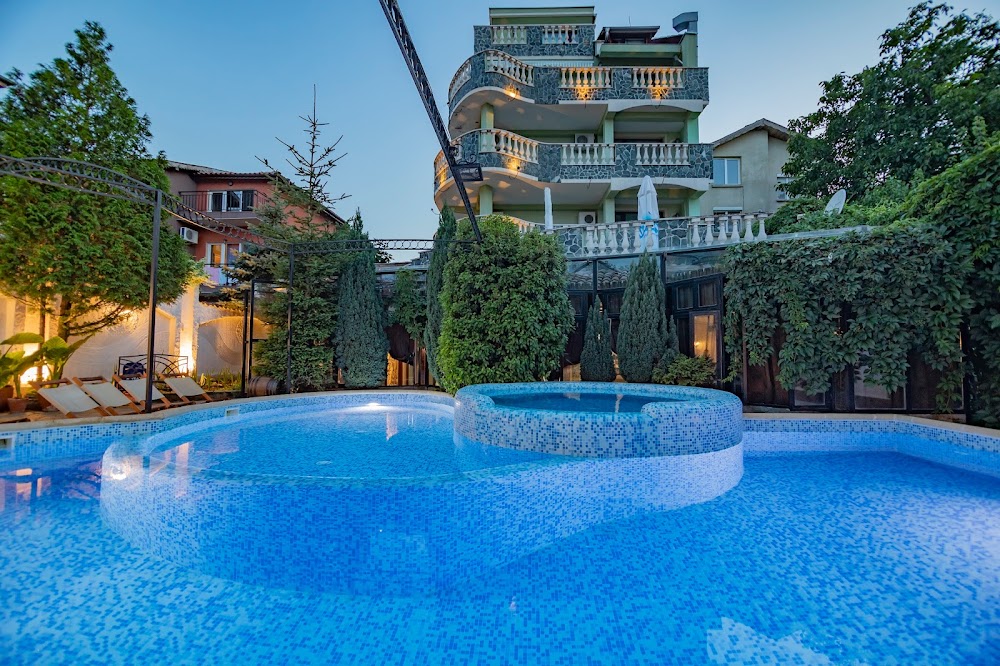 Boryana Hotel