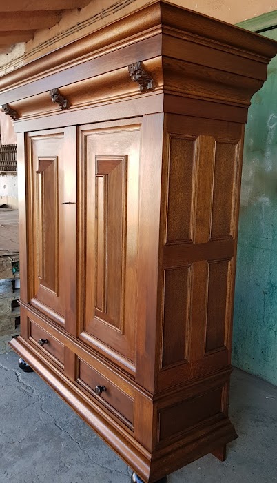 Art gallery and antique furniture - Hot Point Bulgaria LTD