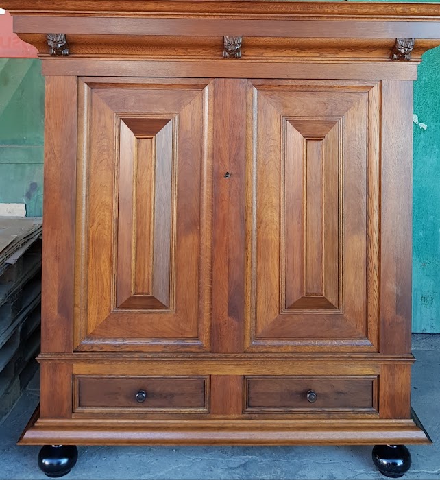 Art gallery and antique furniture - Hot Point Bulgaria LTD