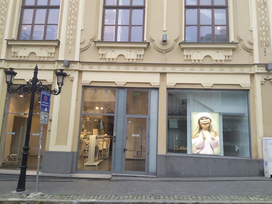 H&M