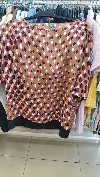 shop Humana - second-hand clothes