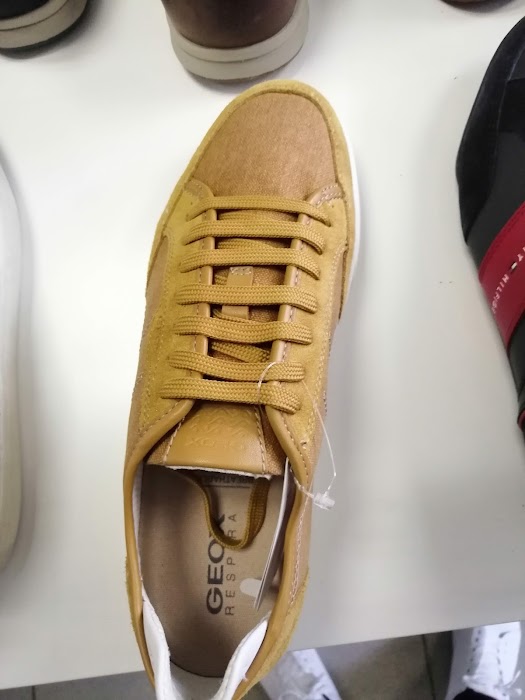 PUNTO shoe stores
