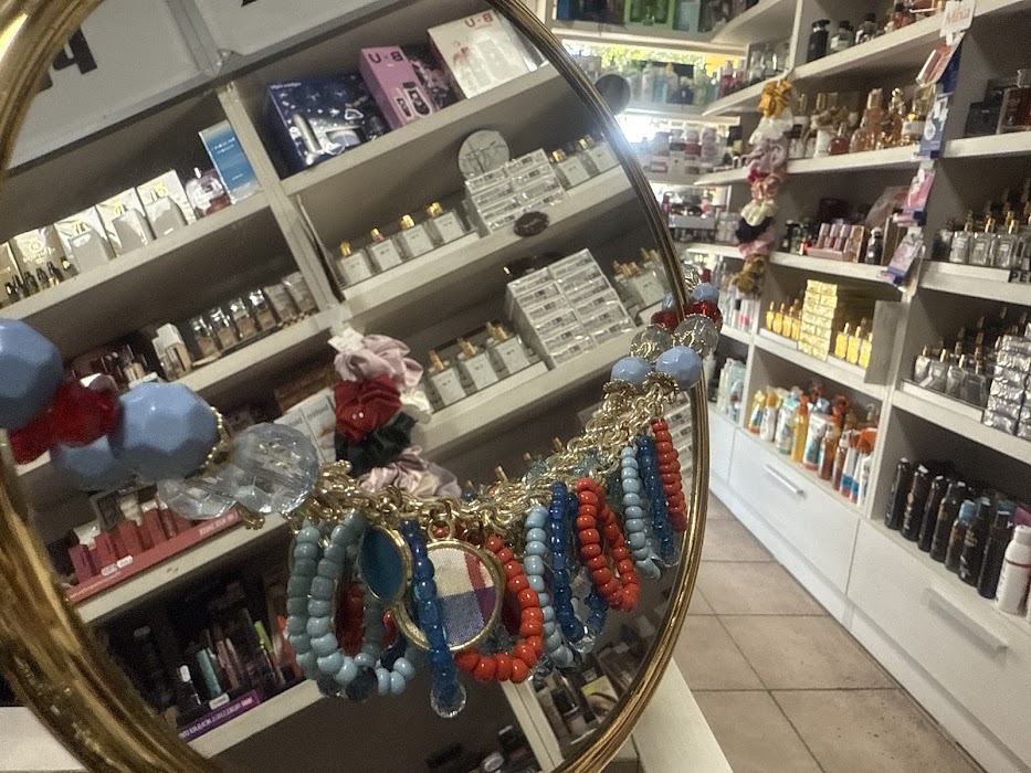 Магазин Beauty , парфюмерия ,козметика и бельо