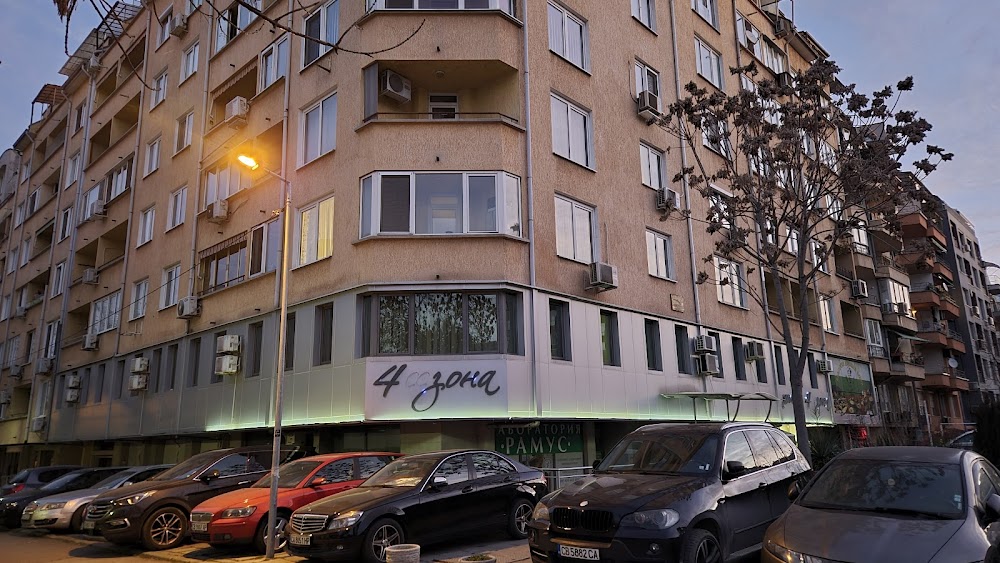 Hotel "4 ZONA"