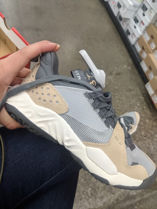 Nike Factory Store (Outlet)