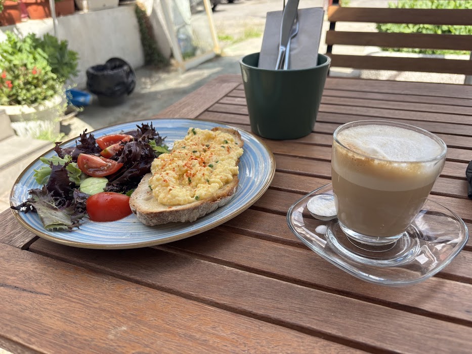 Izzy's Coffee and Brunch