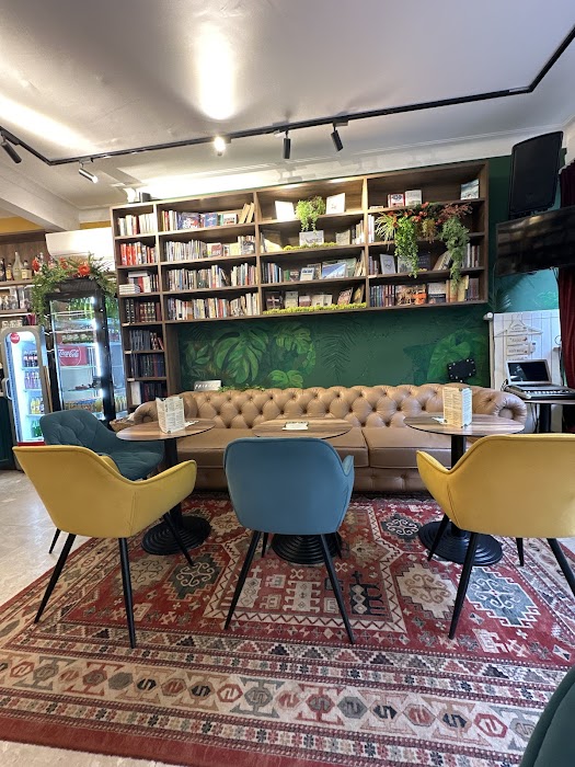 Giraffe Cafe