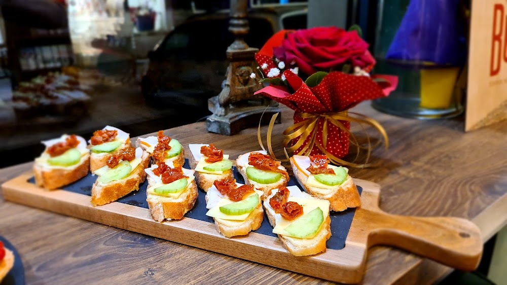 Giraffe Cafe