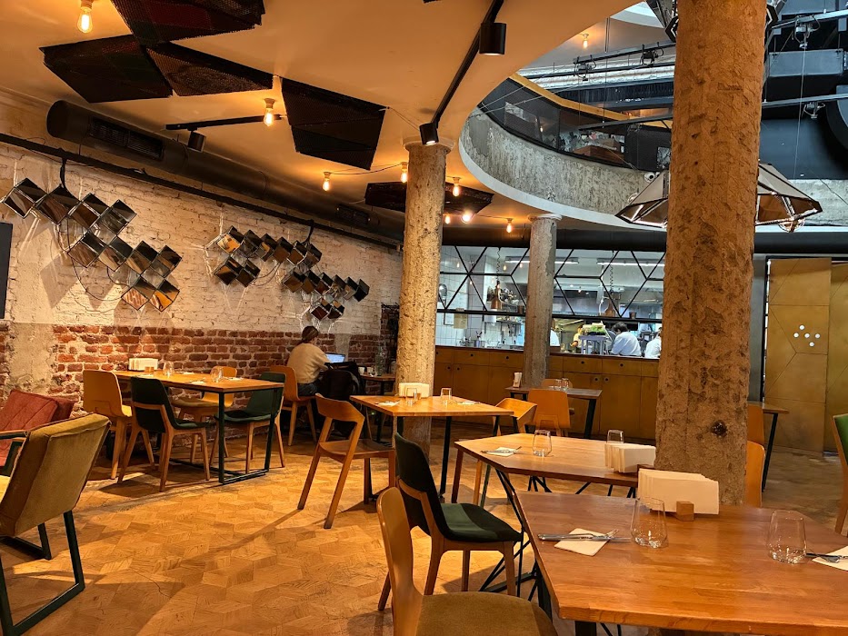 Cosmos Restaurant / Космос