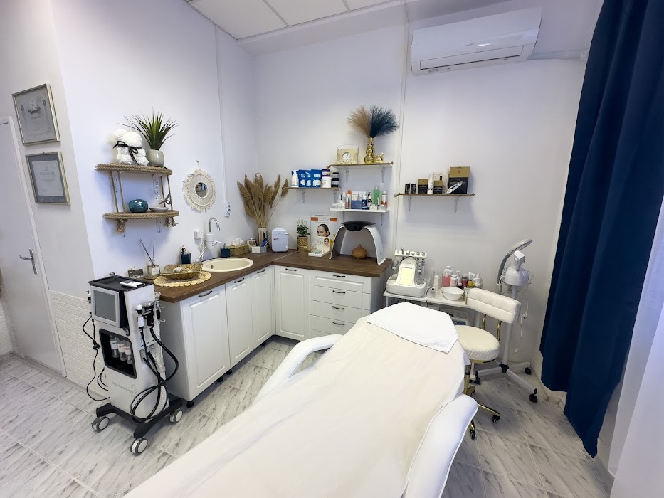 Helley's Beauty Studio