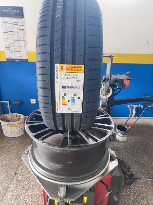 Център гуми Пит Стоп/ Tyres Pit Stop