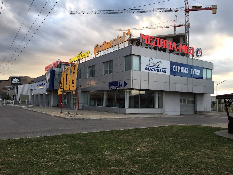 Medina-Med tire shop