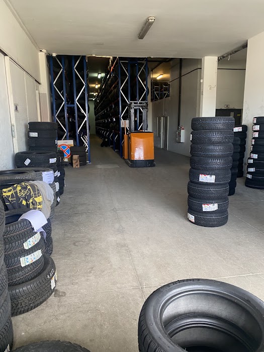Medina-Med tire shop